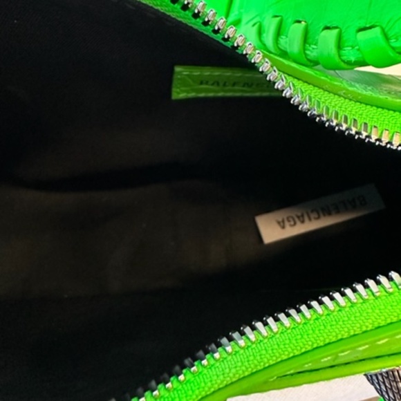 Brand new Balenciaga XS Le Cagole Croc Embossed - Picture 6 of 6
